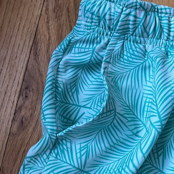 Vineyard vines performance boys shorts medium nwot medium (12/14) - Picture 3 of 13